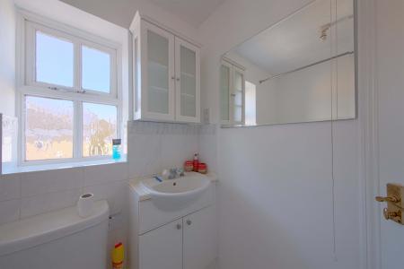 5 bedroom Town house to let in Hurworth Avenue, Langley, SL3