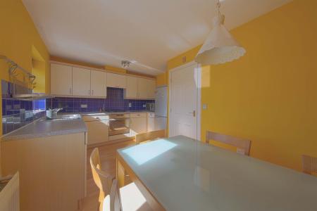 5 bedroom Town house to let in Hurworth Avenue, Langley, SL3