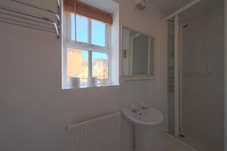 5 bedroom Town house to let in Hurworth Avenue, Langley, SL3