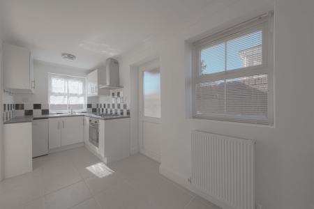 5 bedroom Town house to let in Hurworth Avenue, Langley, SL3