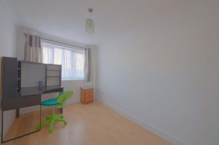 5 bedroom Town house to let in Hurworth Avenue, Langley, SL3