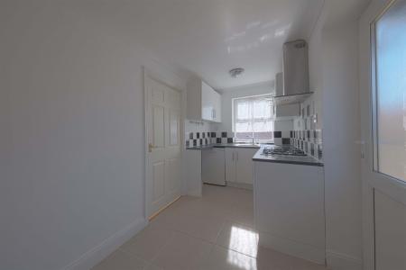 5 bedroom Town house to let in Hurworth Avenue, Langley, SL3