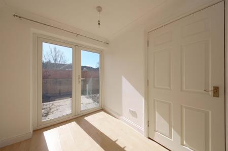5 bedroom Town house to let in Hurworth Avenue, Langley, SL3