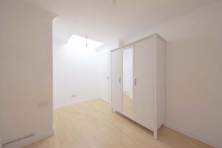 5 bedroom Town house to let in Hurworth Avenue, Langley, SL3