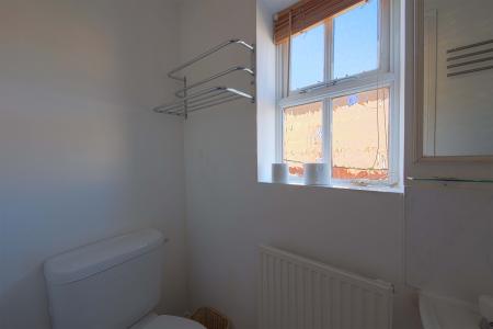 5 bedroom Town house to let in Hurworth Avenue, Langley, SL3
