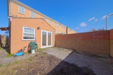 5 bedroom Town house to let in Hurworth Avenue, Langley, SL3
