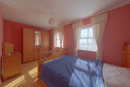 5 bedroom Town house to let in Hurworth Avenue, Langley, SL3