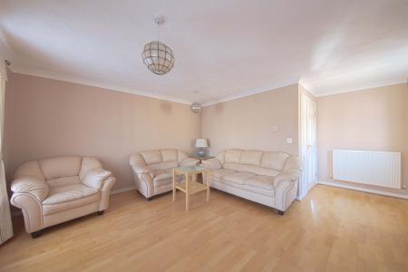 5 bedroom Town house to let in Hurworth Avenue, Langley, SL3