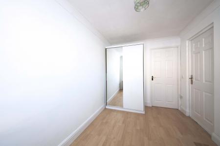 5 bedroom Town house to let in Hurworth Avenue, Langley, SL3