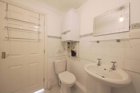5 bedroom Town house to let in Hurworth Avenue, Langley, SL3