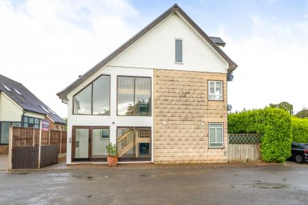 Raymill Rd East, Maidenhead, SL6