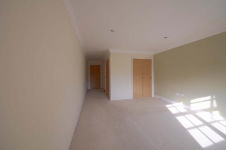 2 bedroom Flat to let in Robin Hill, Maidenhead, SL6