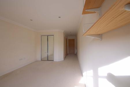 2 bedroom Flat to let in Robin Hill, Maidenhead, SL6