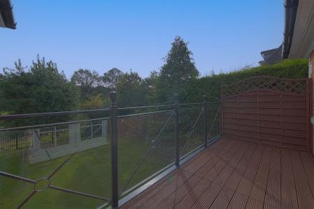 2 bedroom Flat to let in Robin Hill, Maidenhead, SL6