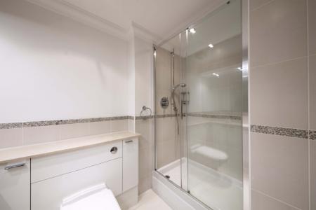 2 bedroom Flat to let in Robin Hill, Maidenhead, SL6