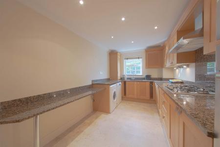 2 bedroom Flat to let in Robin Hill, Maidenhead, SL6