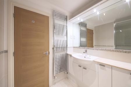 2 bedroom Flat to let in Robin Hill, Maidenhead, SL6