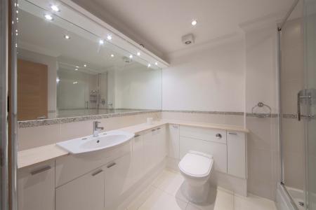 2 bedroom Flat to let in Robin Hill, Maidenhead, SL6