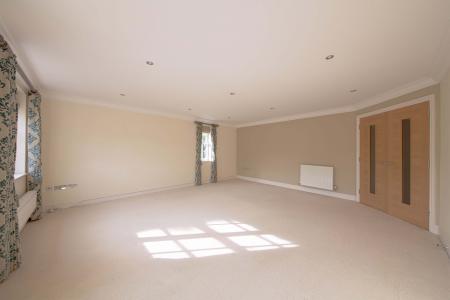 2 bedroom Flat to let in Robin Hill, Maidenhead, SL6