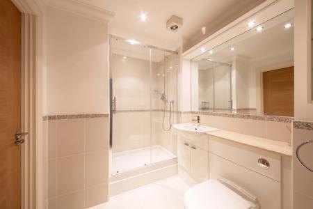 2 bedroom Flat to let in Robin Hill, Maidenhead, SL6