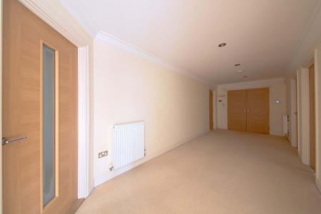 2 bedroom Flat to let in Robin Hill, Maidenhead, SL6