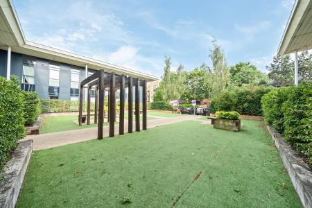 1 bedroom Flat to let in Clivemont Road, Maidenhead, SL6