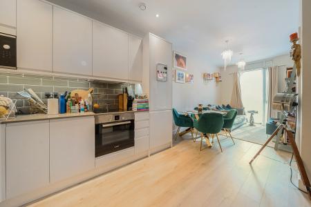 1 bedroom Flat to let in Clivemont Road, Maidenhead, SL6