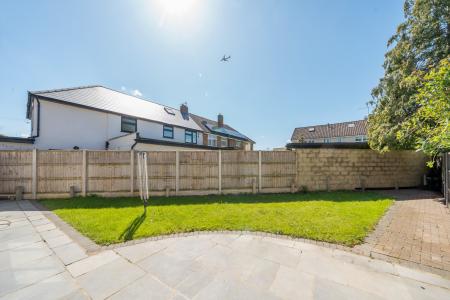 3 bedroom Semi-detached house to let in Whiteley, Windsor, SL4