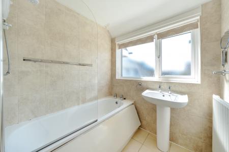 3 bedroom Semi-detached house to let in Whiteley, Windsor, SL4