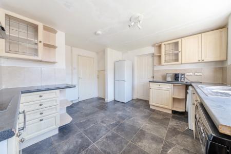 3 bedroom Semi-detached house to let in Whiteley, Windsor, SL4