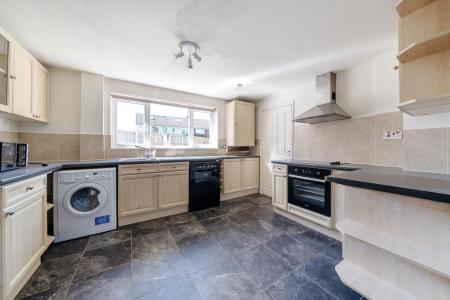 3 bedroom Semi-detached house to let in Whiteley, Windsor, SL4