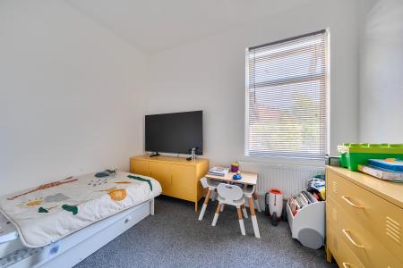 4 bedroom End of terrace house for sale in The Crescent, Slough, SL1