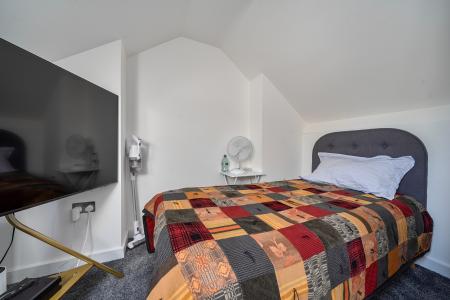 4 bedroom End of terrace house for sale in The Crescent, Slough, SL1