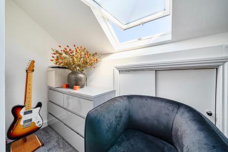 4 bedroom End of terrace house for sale in The Crescent, Slough, SL1
