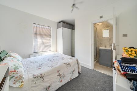 4 bedroom End of terrace house for sale in The Crescent, Slough, SL1