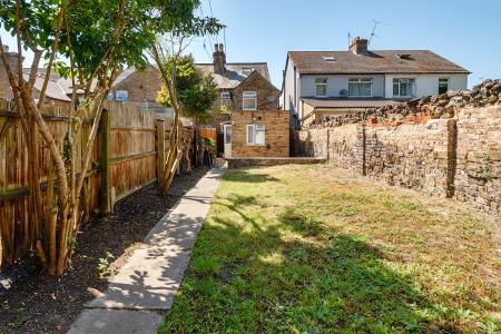 4 bedroom End of terrace house for sale in The Crescent, Slough, SL1