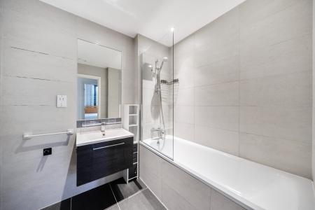 2 bedroom Flat to let in High Street, Slough, SL1