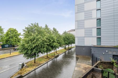 2 bedroom Flat to let in High Street, Slough, SL1