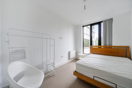 2 bedroom Flat to let in High Street, Slough, SL1