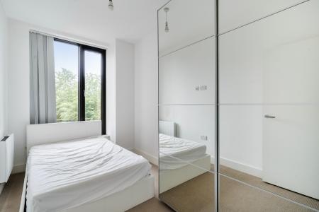 2 bedroom Flat to let in High Street, Slough, SL1