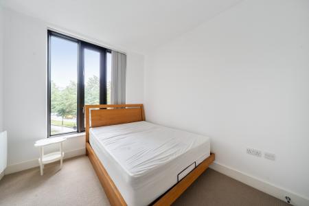 2 bedroom Flat to let in High Street, Slough, SL1