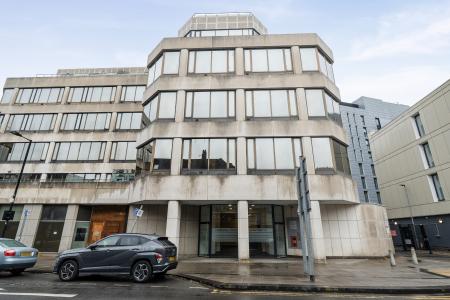 2 bedroom Flat to let in High Street, Slough, SL1