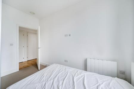 2 bedroom Flat to let in High Street, Slough, SL1