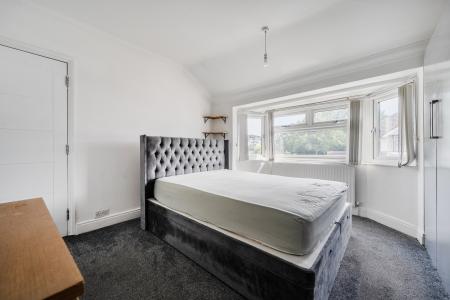 4 bedroom Semi-detached house to let in Whitby Road, Slough, SL1