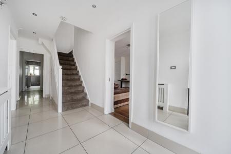 4 bedroom Semi-detached house to let in Whitby Road, Slough, SL1