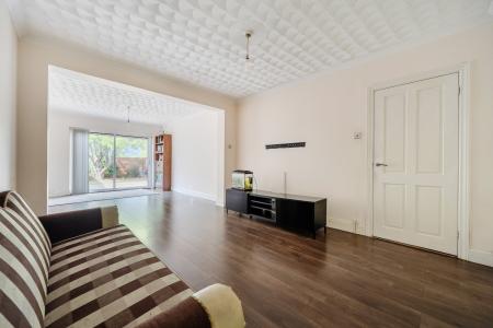 4 bedroom Semi-detached house to let in Whitby Road, Slough, SL1