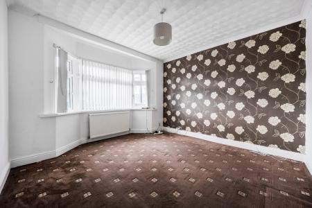 4 bedroom Semi-detached house to let in Whitby Road, Slough, SL1