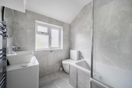4 bedroom Semi-detached house to let in Whitby Road, Slough, SL1