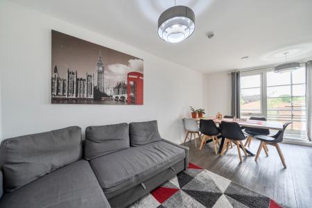 2 bedroom Flat to let in Kidwells Close, Parklands, Maidenhead, SL6