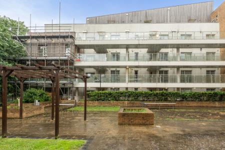 2 bedroom Flat to let in Kidwells Close, Parklands, Maidenhead, SL6